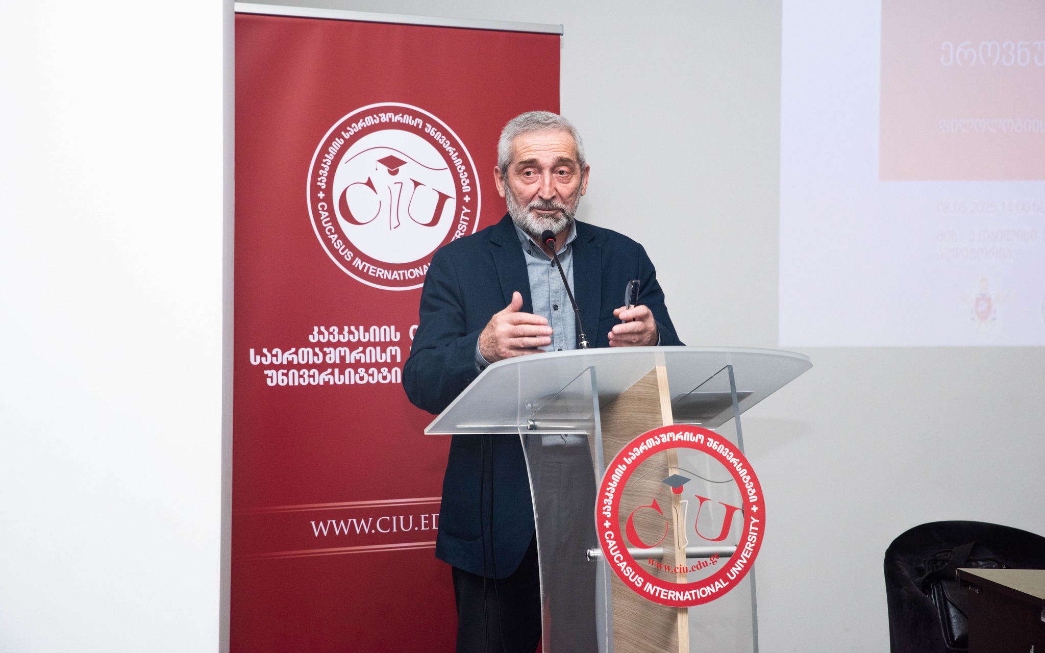 შეხვედრა თემაზე - „ეროვნული ენა - ერთიანი და განუყოფელი”